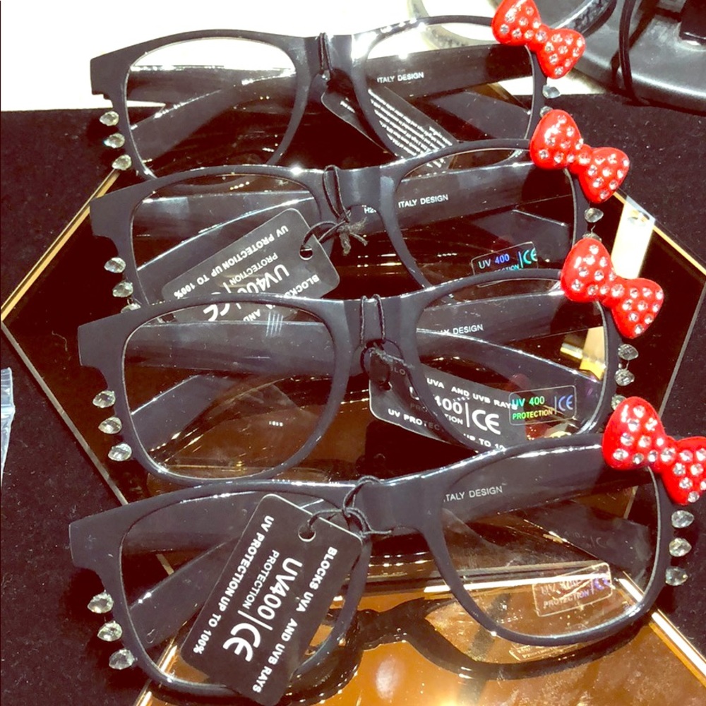 🎁 🕶 Hello Kitty Sunglasses 🕶